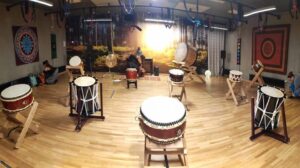 Muteki TAIKO trummikool. Trummishow. Hele-Riin Uib-Pachel. Taikotrummide koolitused.